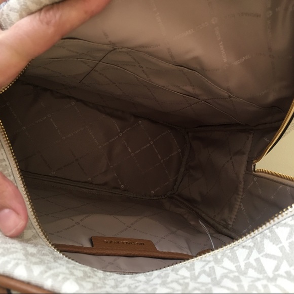 Michael Kors Large abbey Backpack - Picture 8 of 8